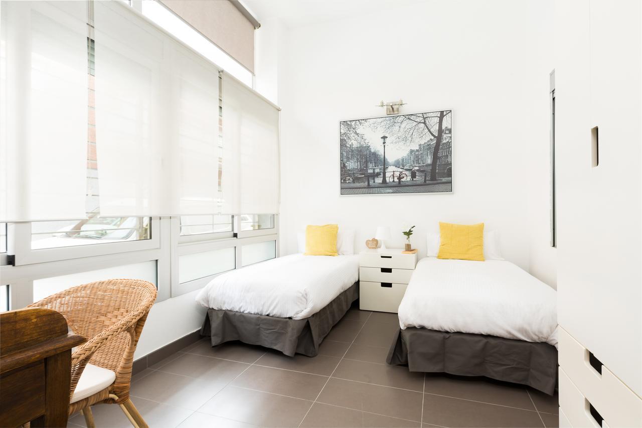 Apartamentos Cornellalux Cornellà de Llobregat Exterior foto