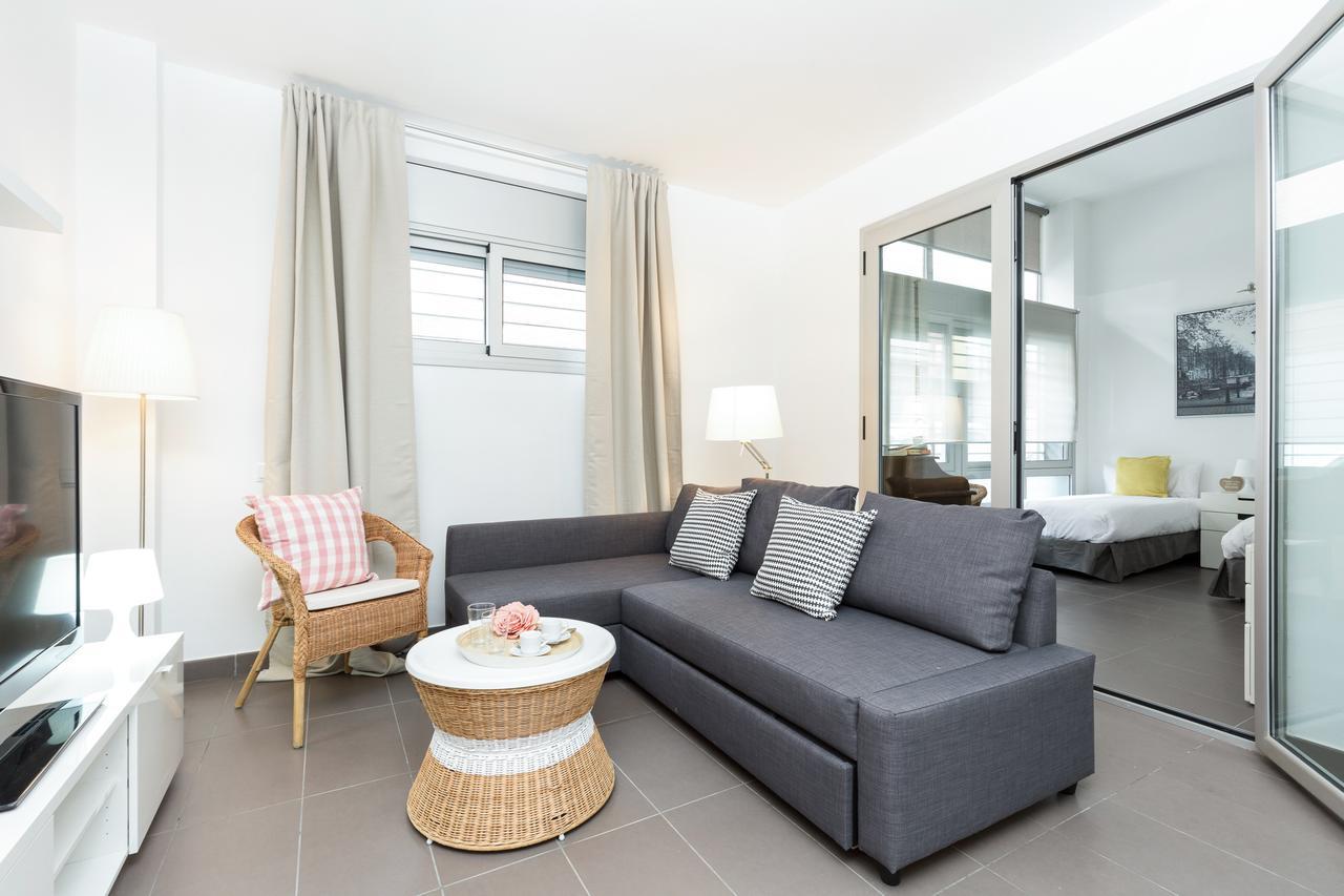 Apartamentos Cornellalux Cornellà de Llobregat Exterior foto