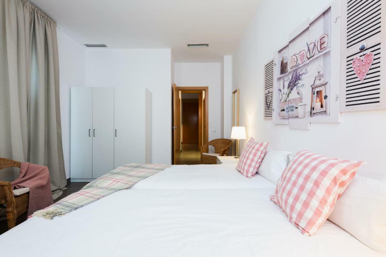 Apartamentos Cornellalux Cornellà de Llobregat Exterior foto