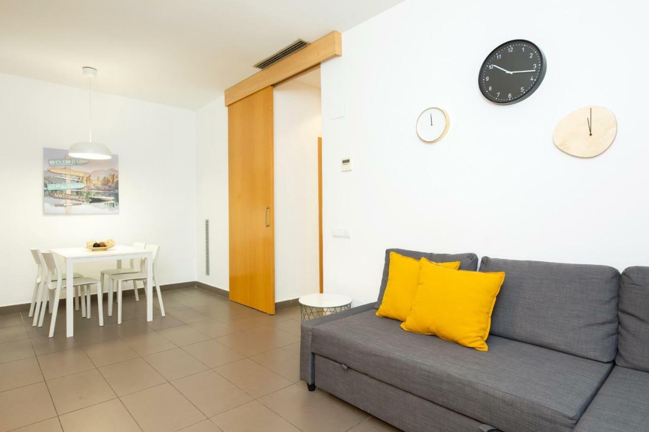 Apartamentos Cornellalux Cornellà de Llobregat Exterior foto